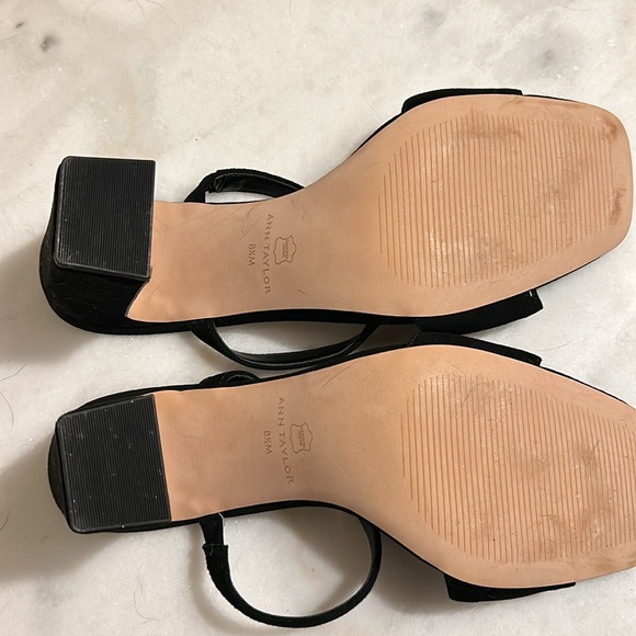 NIB Ann Taylor Two Strap Block Heel Sandal, Size 8 1/2 - Picture 5 of 6